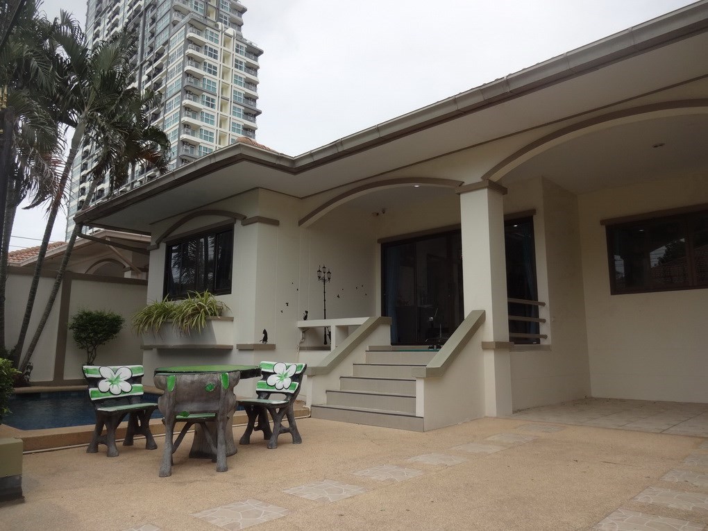 3 BR House With Pool - Chaiyapreuk 3 For Sale - บ้าน - Jomtien East - Chaiyapreuk 3, Jomtien