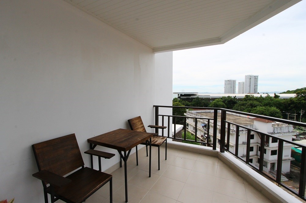 balconylivingroom1