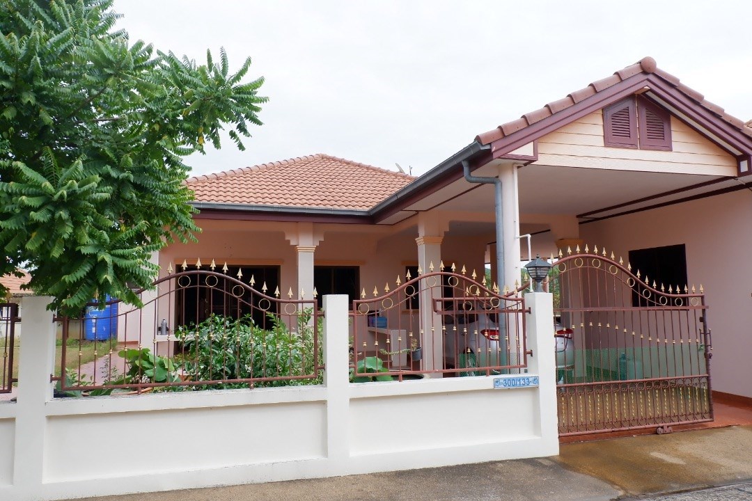 3 bedroom 4 bathroom home in popular gated estate  - บ้าน - Sattahip - 