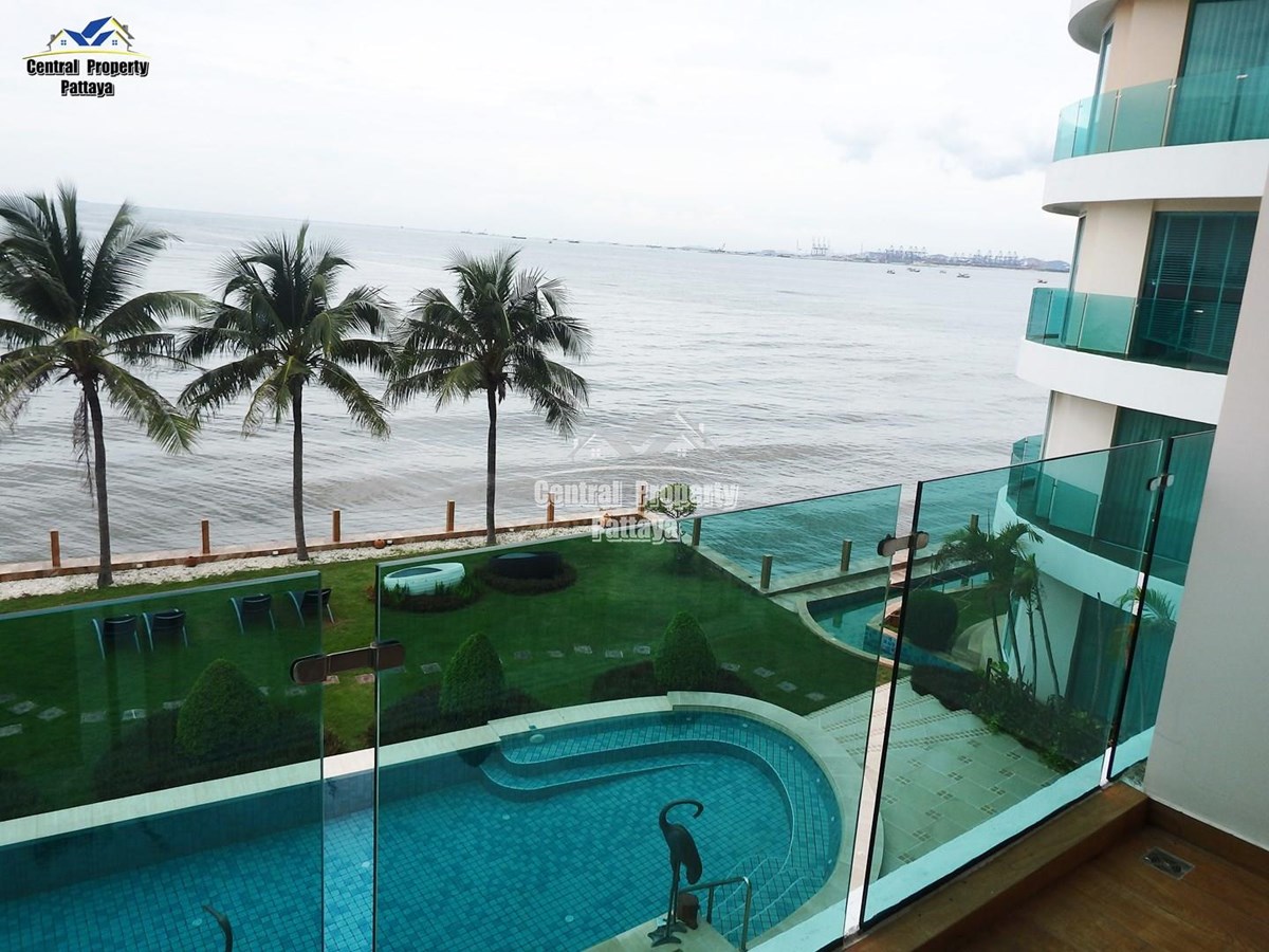 Beachfront, 1 bedroom, 1 bathroom for sale in Banglamung. - คอนโด - Naklua - 