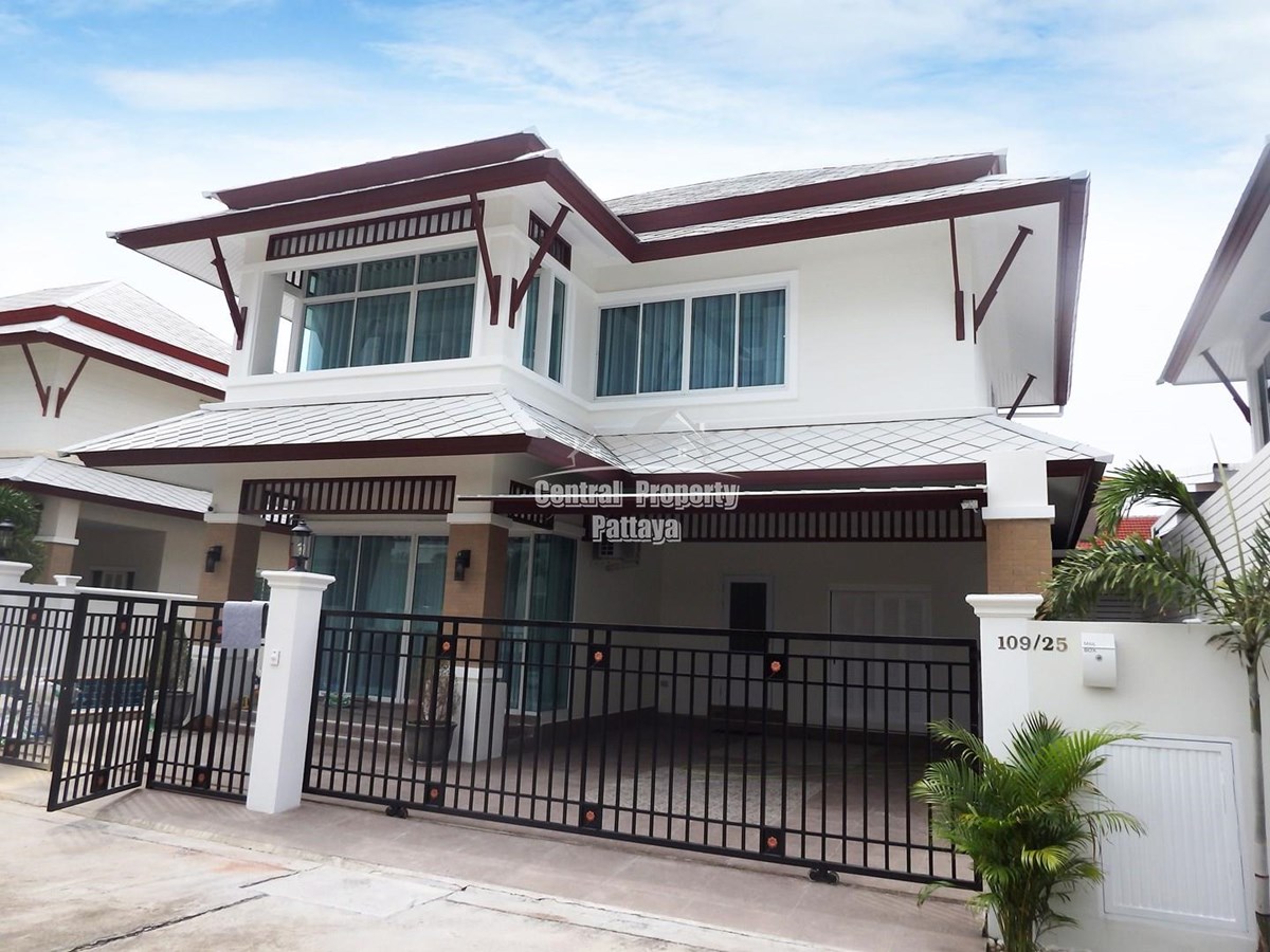 Superb, 4 bedroom, 4 bathroom, private pool house for sale in Rachawadee Village, East Pattaya. - บ้าน - East Pattaya - 