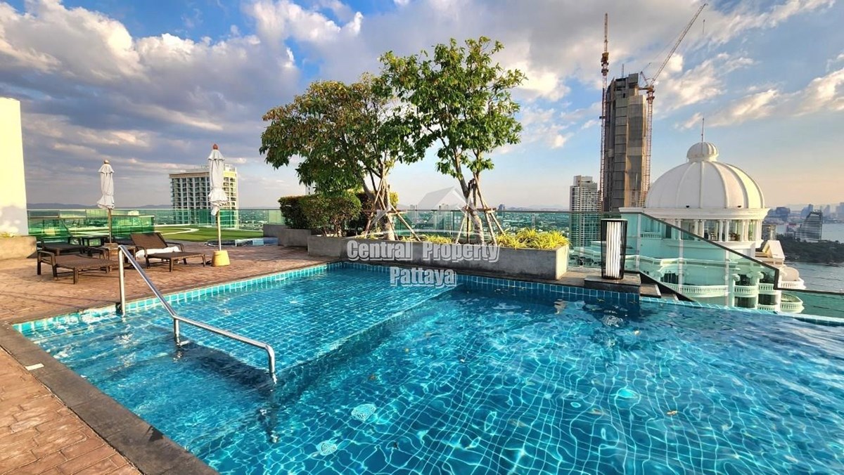 Beachfront, 2 bedroom, 2 bathroom condo for sale in Foreign name in Wongamat Tower, Wongamat. - คอนโด - Naklua - 