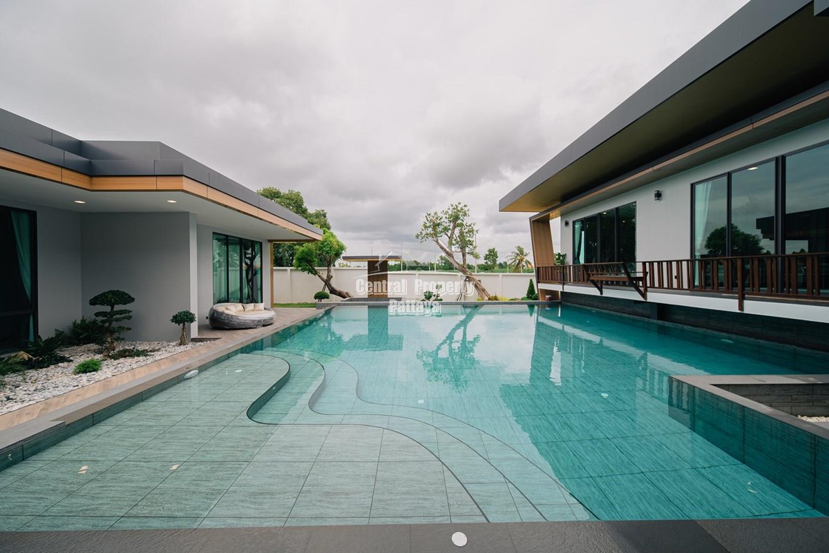 Magnificent, 6 bedroom, 7 bathroom, pool villa for sale in East Pattaya. - บ้าน - East Pattaya - 