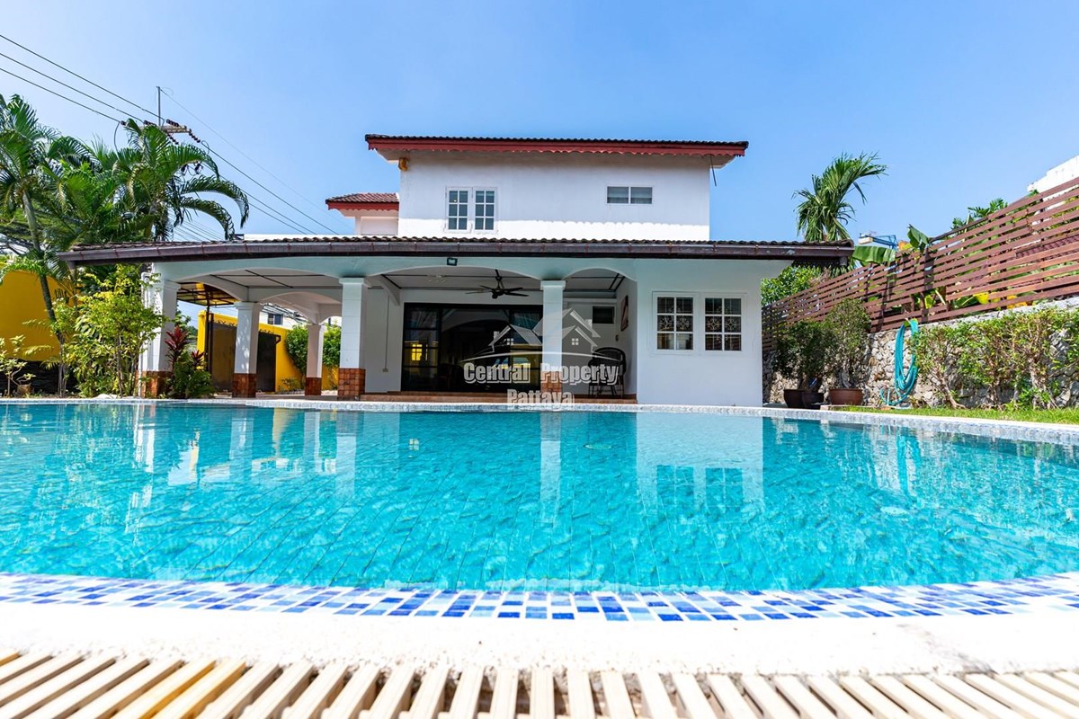 Detached house with private swimming pool for sale in central Jomtien - บ้าน - Pratumnak Hill - 