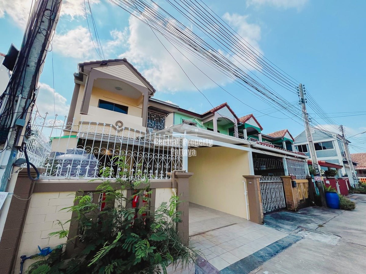 Modern, 3 bedroom, 2 bathroom Townhouse for sale in East Pattaya. - Town House - Pattaya East - 
