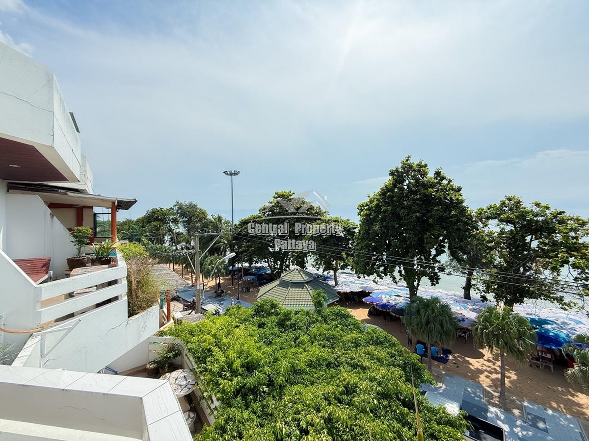 𝐑𝐚𝐫𝐞 𝐨𝐩𝐩𝐨𝐫𝐭𝐮𝐧𝐢𝐭𝐲 𝐭𝐨 𝐨𝐰𝐧 a spacious 6 bedroom, 6 bathroom house located right on Dongtan beach, - Town House -  - Dongtan Beach, Pratumnak