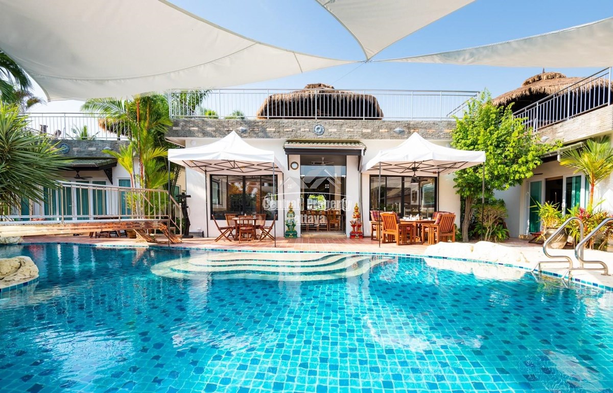 Large 7 Bedroom Luxury Villa For Sale In Pattaya!  - บ้าน -  - Pheonix Golf Club 