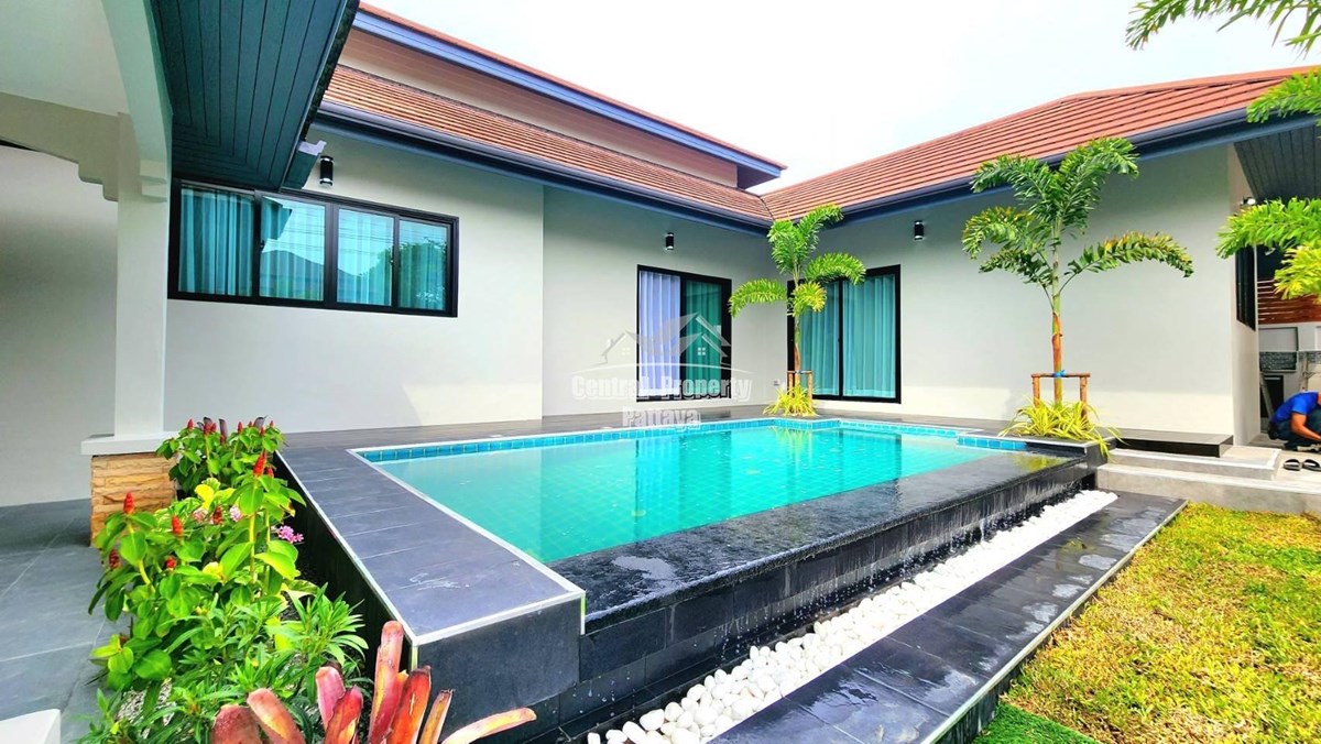 Spacious, 4 bedroom, 5 bathroom private pool villa for sale in Na Jomtien.  - บ้าน -  - 