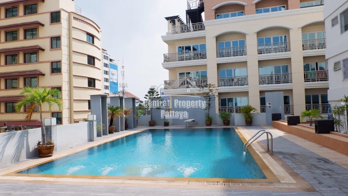 Large, newly renovated studio for rent in Pattaya Beach Condo, central Pattaya. - คอนโด -  - 