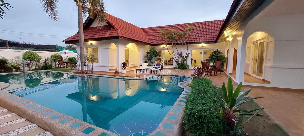 Price improvement! Spacious, 4 bedroom, 4 bathroom, private pool villa for sale in East Pattaya. - บ้าน -  - 