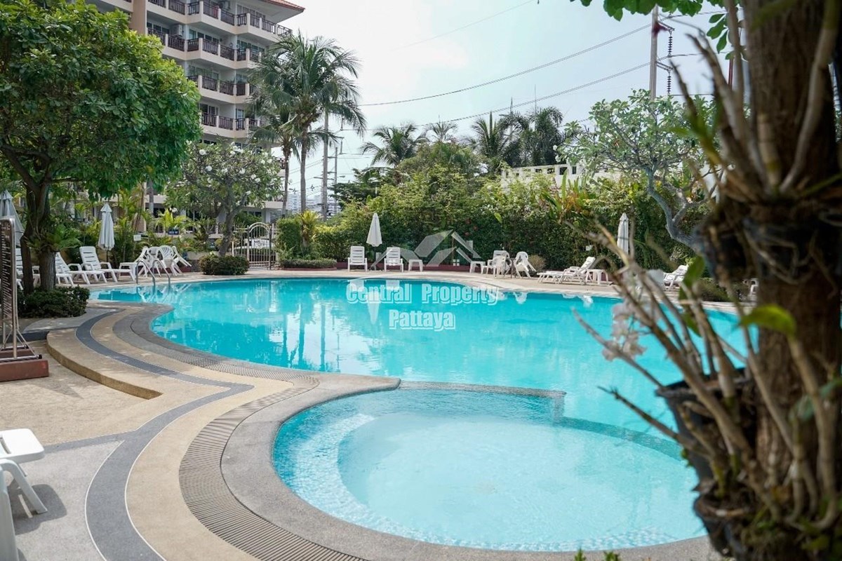 Spacious, 2 bedroom, 2 bathroom corner unit with foreign ownership in Royal Hill, Pratumnak. - Condominium -  - 