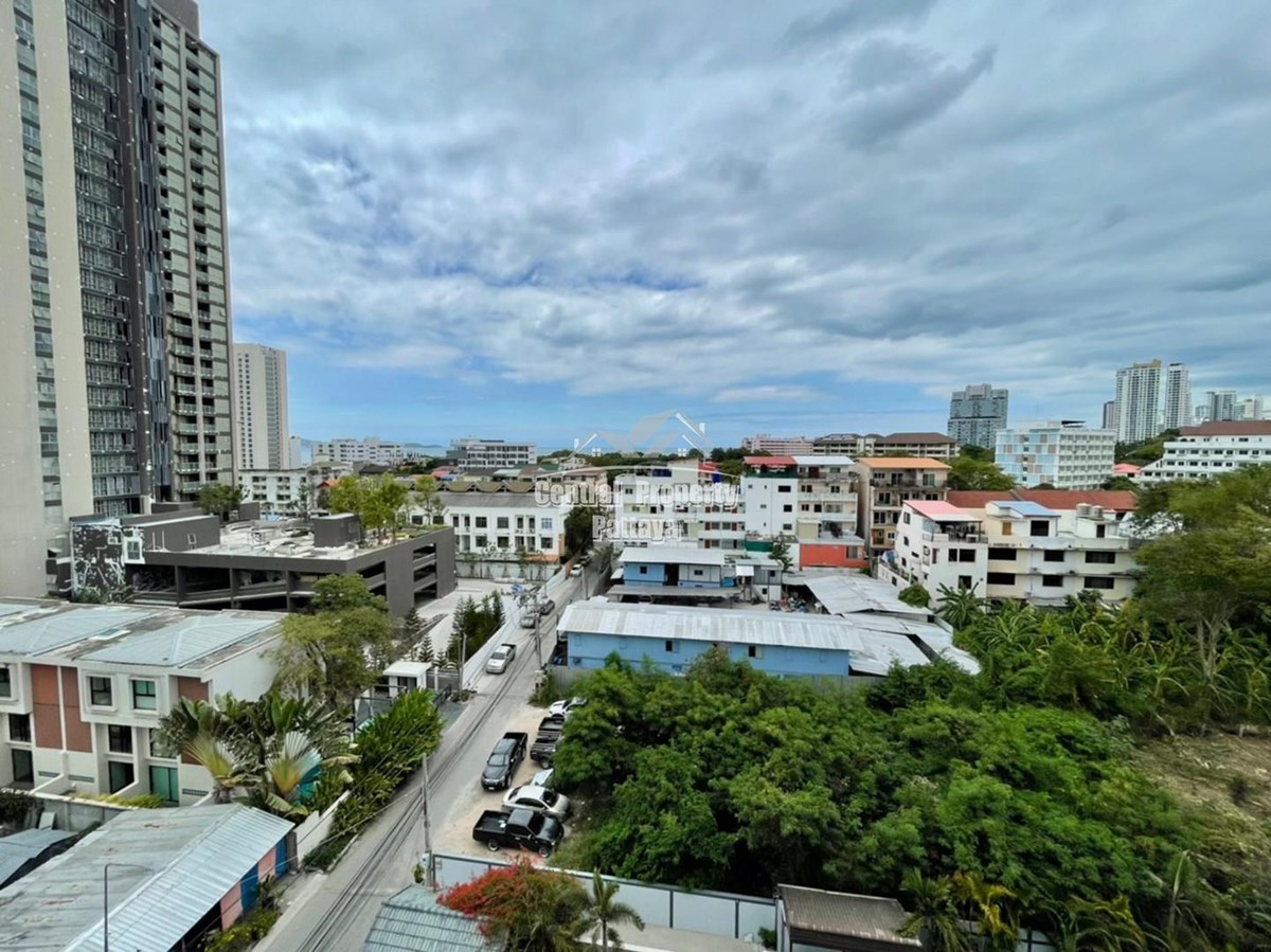 A studio Partial Sea View good location, About 500 meters from the beach, convenient transportation on Pratumnak road for sale. - Condominium - Pratumnak Hill - 