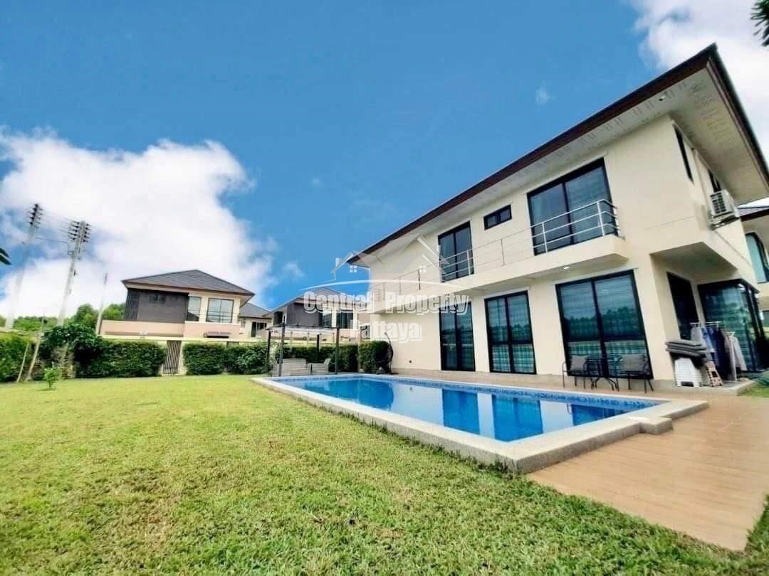 Spacious, 3 bedroom, 4 bathroom, private pool villa for sale or rent in East Pattaya. - บ้าน -  - 