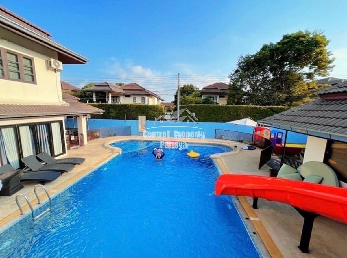 Expansive, house with guesthouse, total 5 bedrooms, 5 bathrooms with private pool for sale in Ban Amphur. - บ้าน -  - 