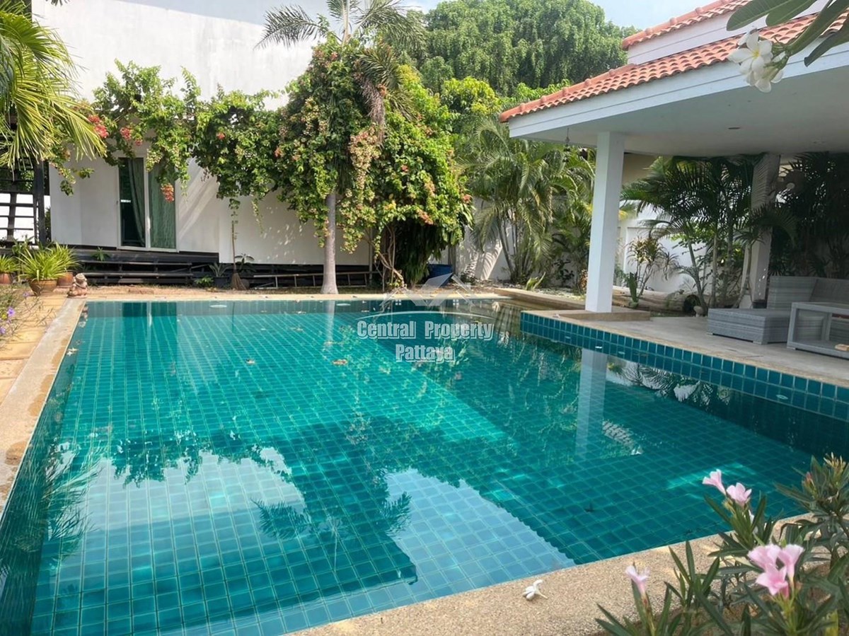 Spacious, 4 bedroom, 4 bathroom, private pool villa for sale in East Pattaya. - บ้าน -  - 