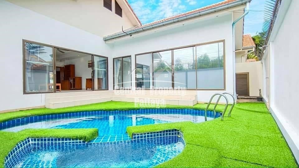 Price Reduced! Superior, 3 bedroom, 3 bathroom, private pool villa for sale in Jomtien. - บ้าน -  - 