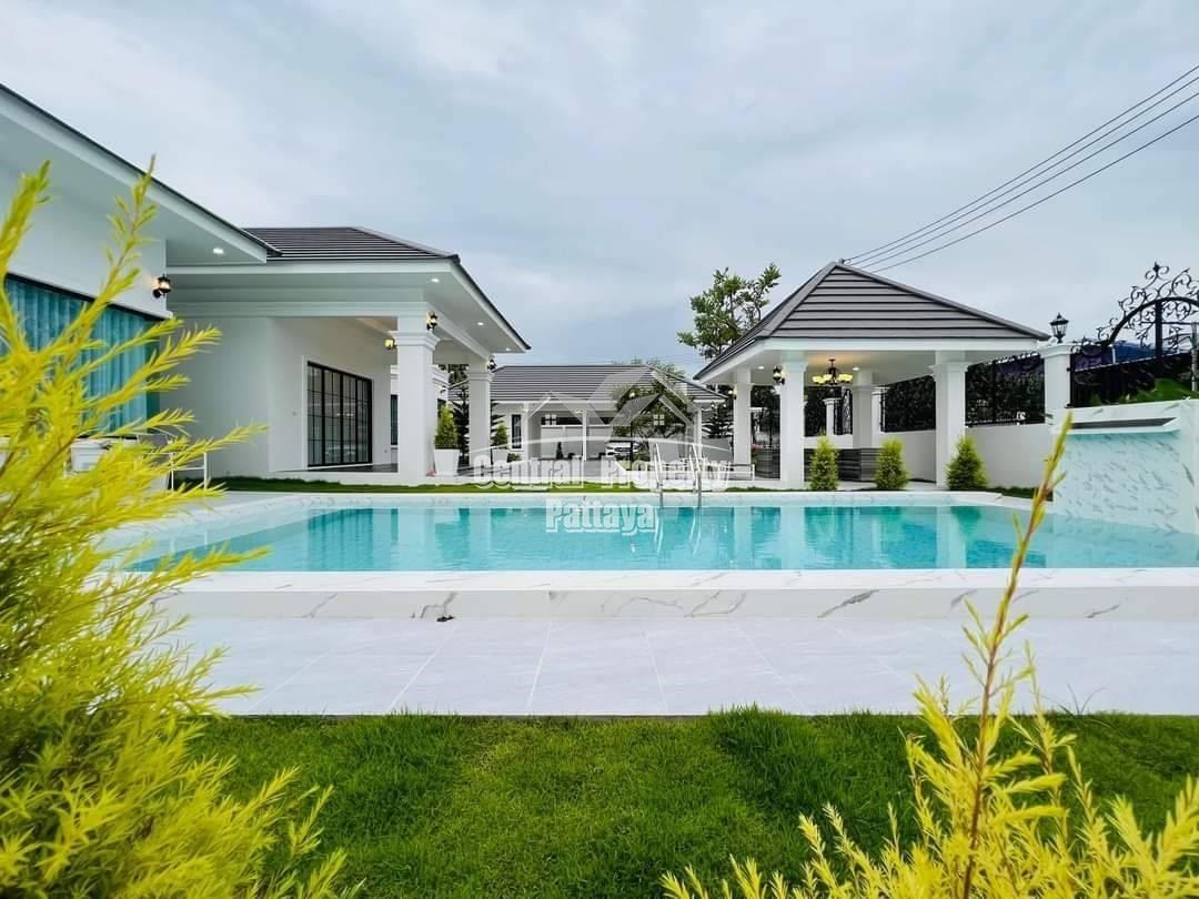 Outstanding, 4 bedroom, 4 bathroom, pool villa for sale in East Pattaya. - House - Huay Yai - 