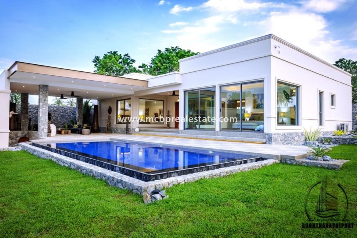 3 Bedroom Luxury Pool Villa for Sale in East Pattaya - House - Huai Yai - 