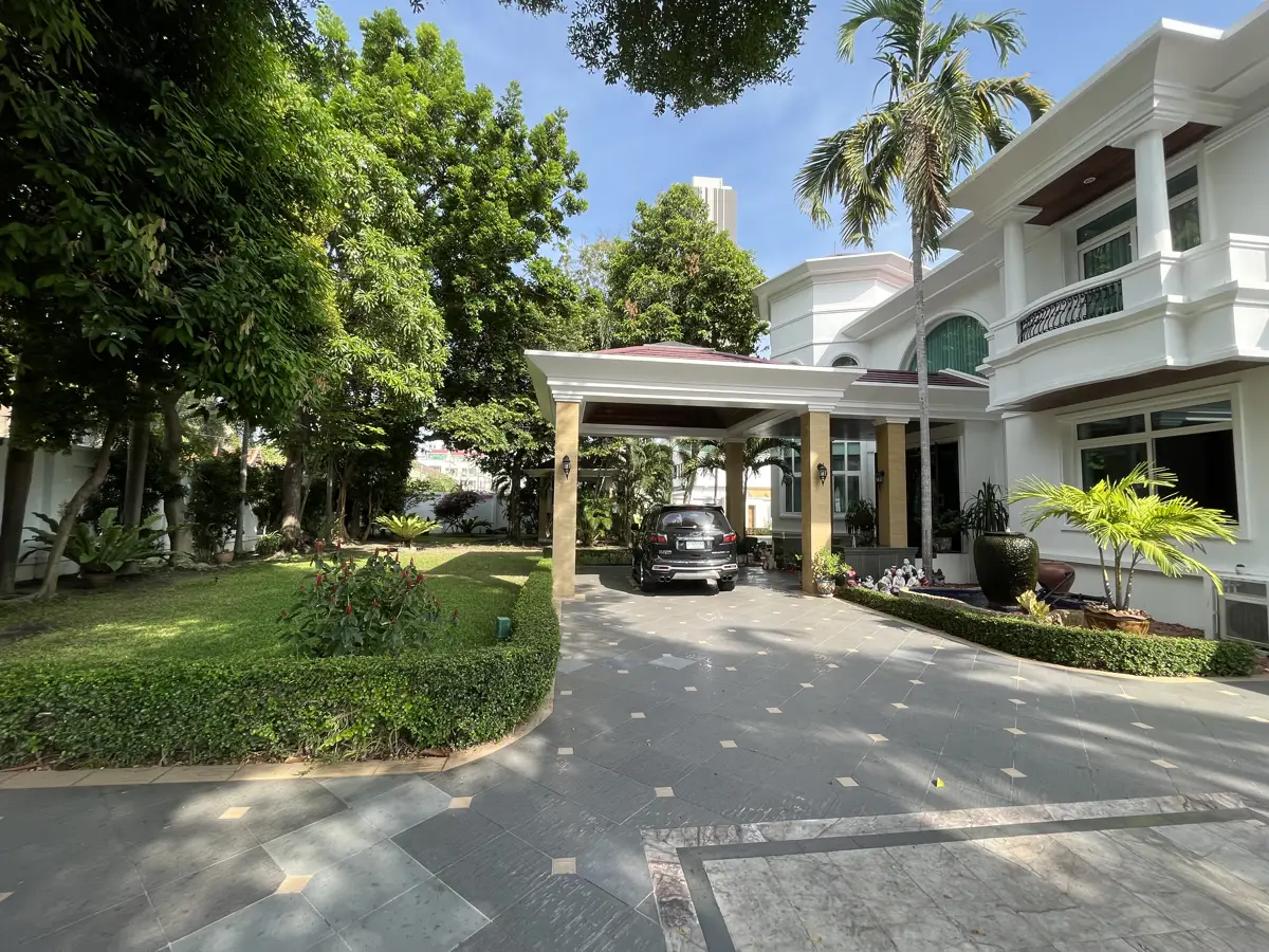 Luxurious 10-Bedroom House for Sale on Pratumnak, Pattaya - House - Pratumnak - 