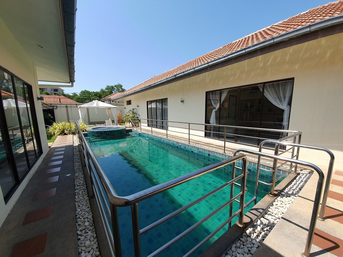 Pool Villa 4 Bedrooms - บ้าน - Tappraya - 