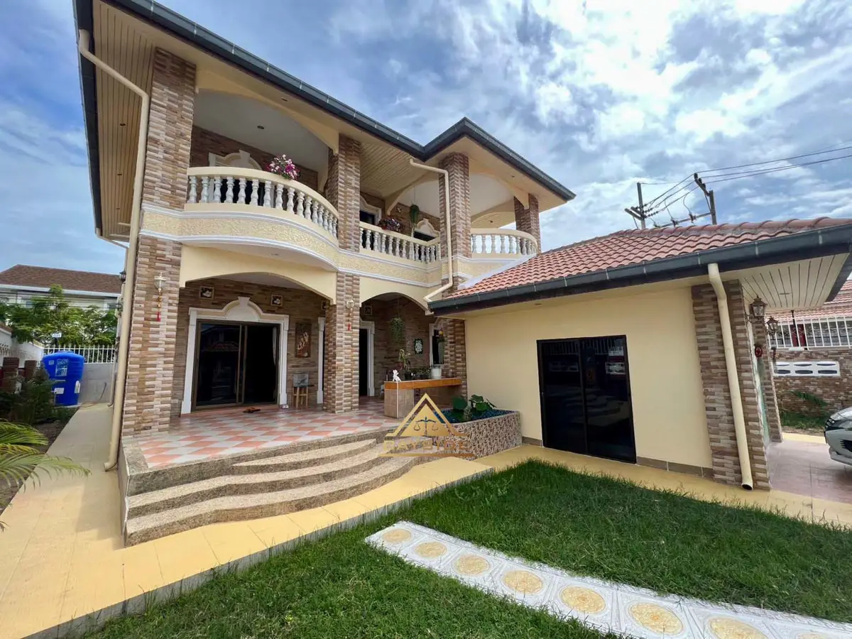 Double Storey Villa in Downtown Pattaya 5 Beds 4 Baths for SALE/RENT - House -  - 