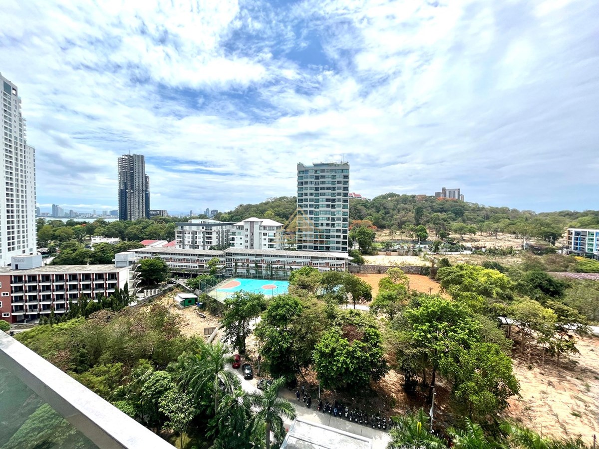 The Cliff  Residences Studio Room For Sale - Condominium - Pratumnak - 