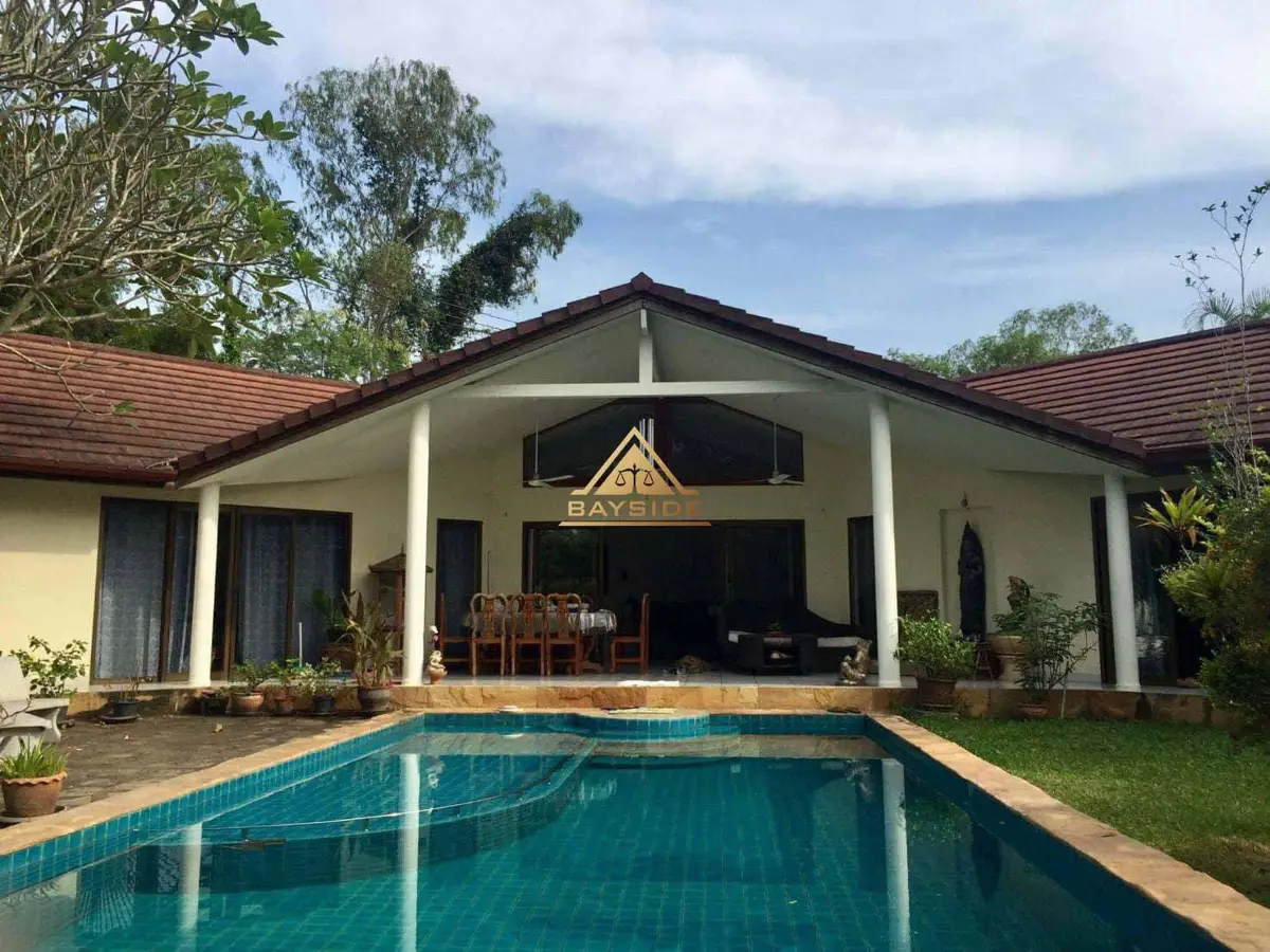 Pool villa in Pattaya for Sale 4 bedrooms - House - Pattaya East - 