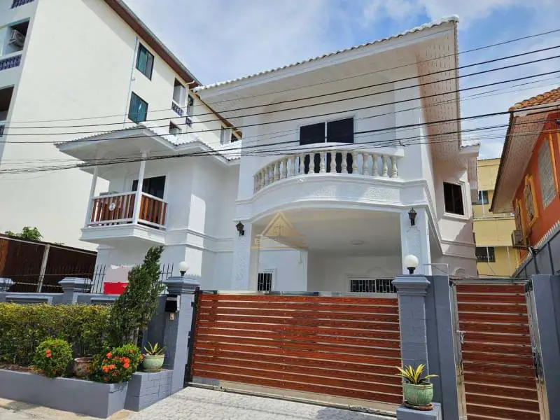 บ้าน 2 ชั้น พัทยาลากูน 5 ห้องนอน ให้เช่า - บ้าน - South Pattaya - 