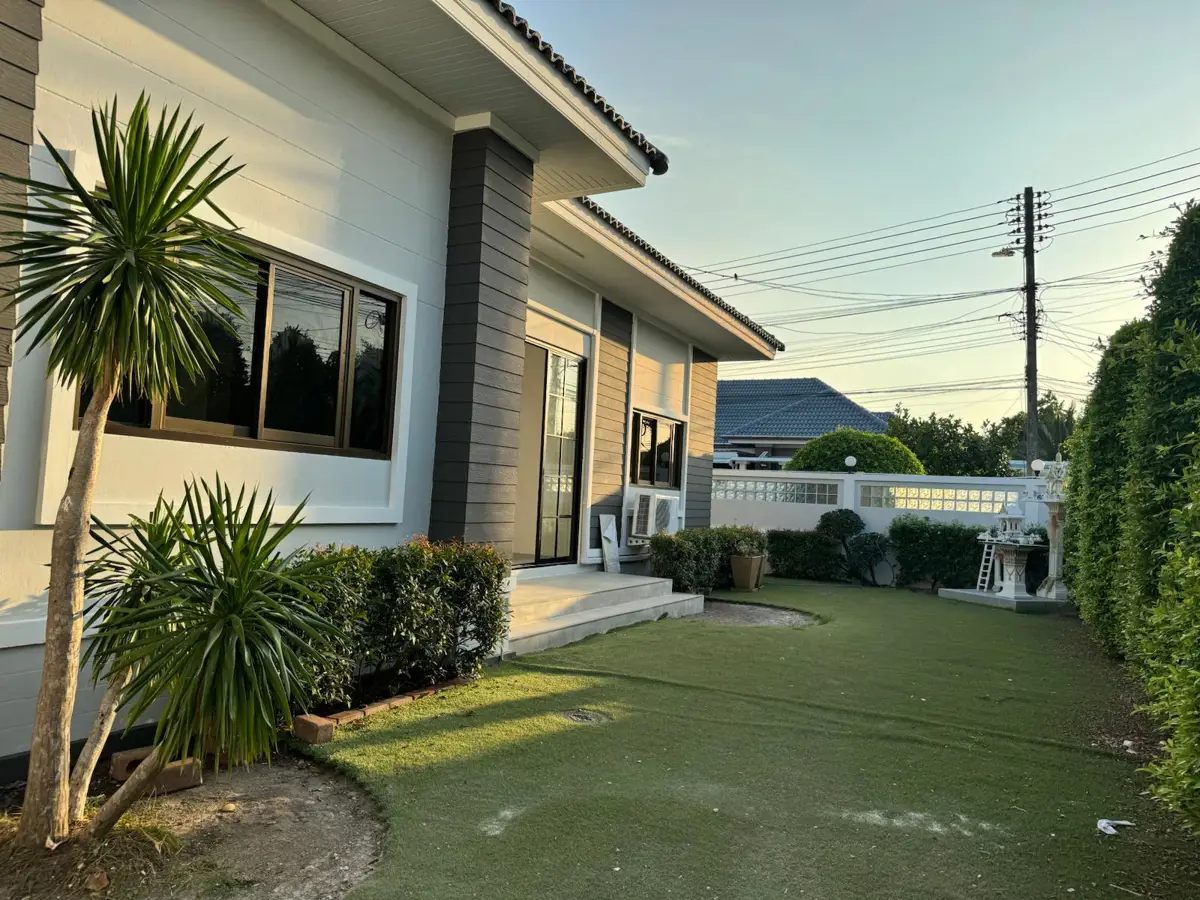 3 Bedroom Corner House with Garden - บ้าน -  - 